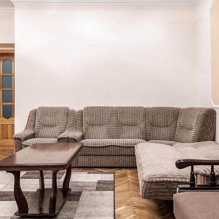 Akademika Hnatyuka Apartment Lviv Buitenkant foto
