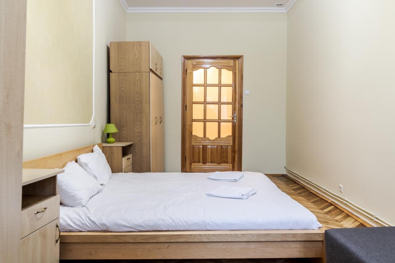Akademika Hnatyuka Apartment Lviv Buitenkant foto