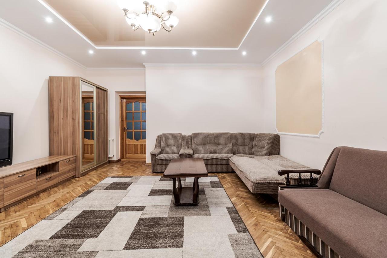 Akademika Hnatyuka Apartment Lviv Buitenkant foto