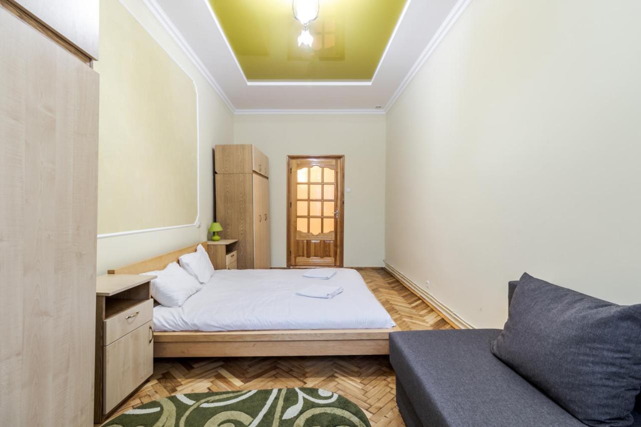 Akademika Hnatyuka Apartment Lviv Buitenkant foto