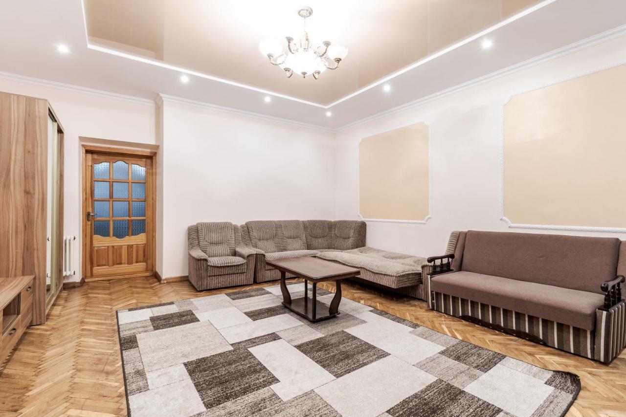 Akademika Hnatyuka Apartment Lviv Buitenkant foto
