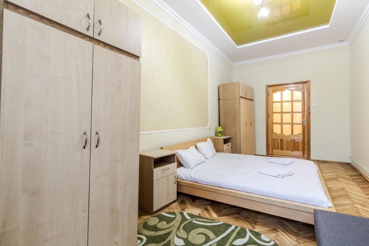 Akademika Hnatyuka Apartment Lviv Buitenkant foto