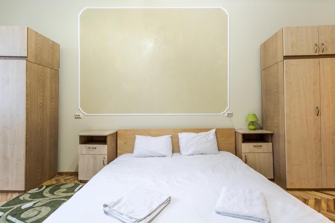 Akademika Hnatyuka Apartment Lviv Buitenkant foto