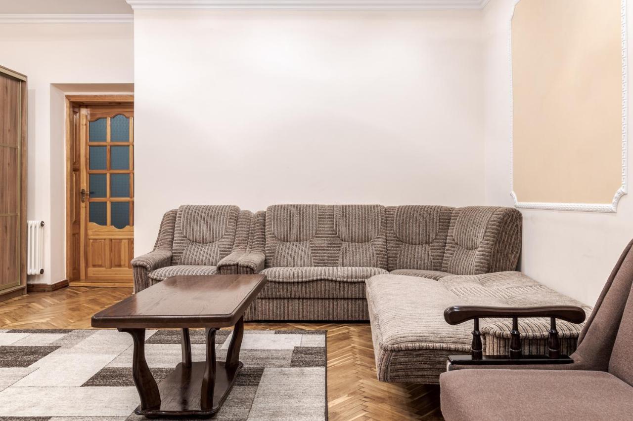 Akademika Hnatyuka Apartment Lviv Buitenkant foto