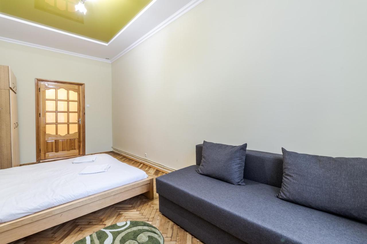 Akademika Hnatyuka Apartment Lviv Buitenkant foto