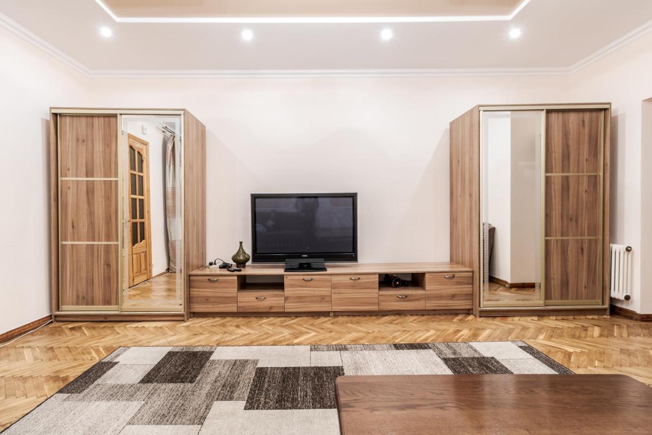 Akademika Hnatyuka Apartment Lviv Buitenkant foto