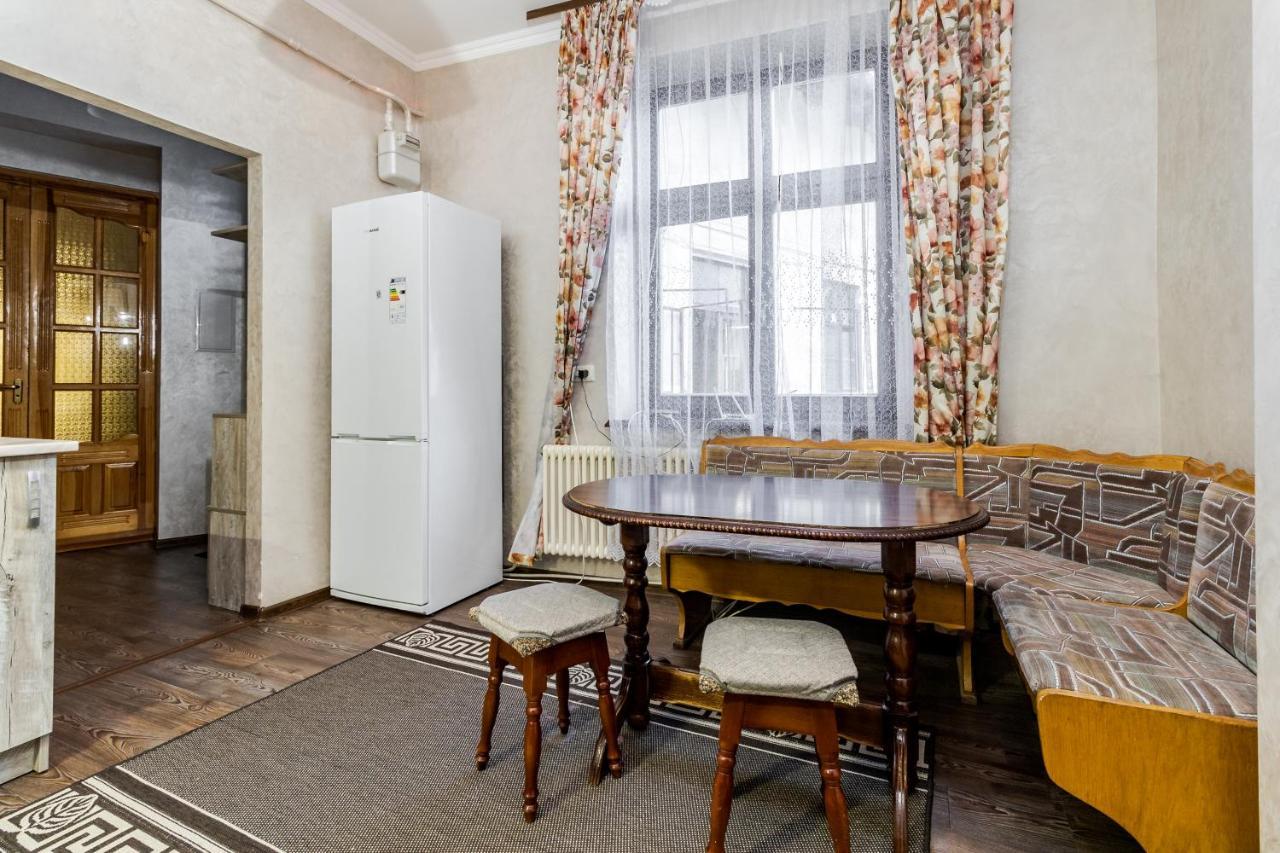 Akademika Hnatyuka Apartment Lviv Buitenkant foto