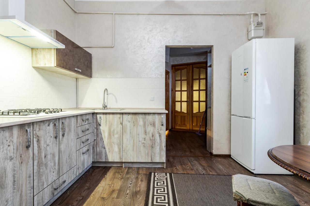 Akademika Hnatyuka Apartment Lviv Buitenkant foto
