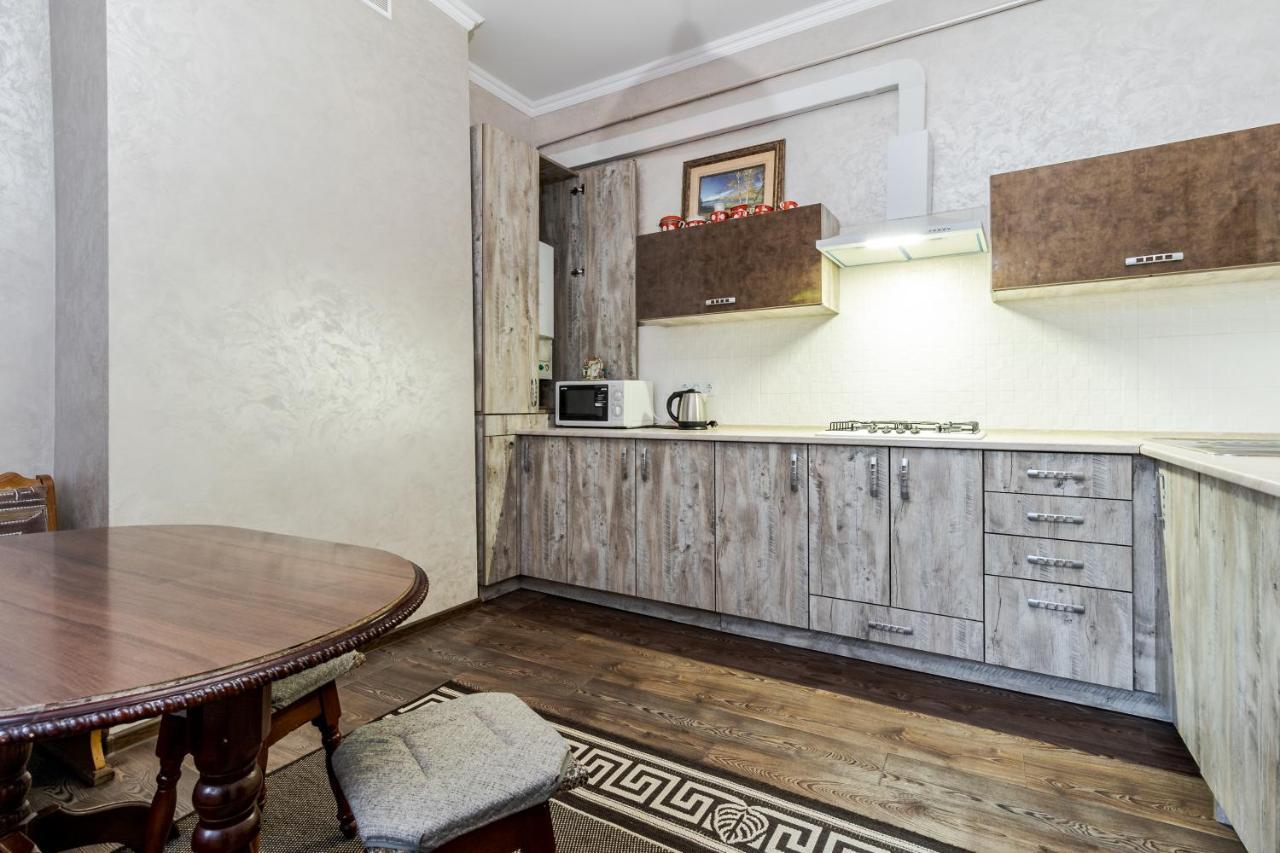 Akademika Hnatyuka Apartment Lviv Buitenkant foto