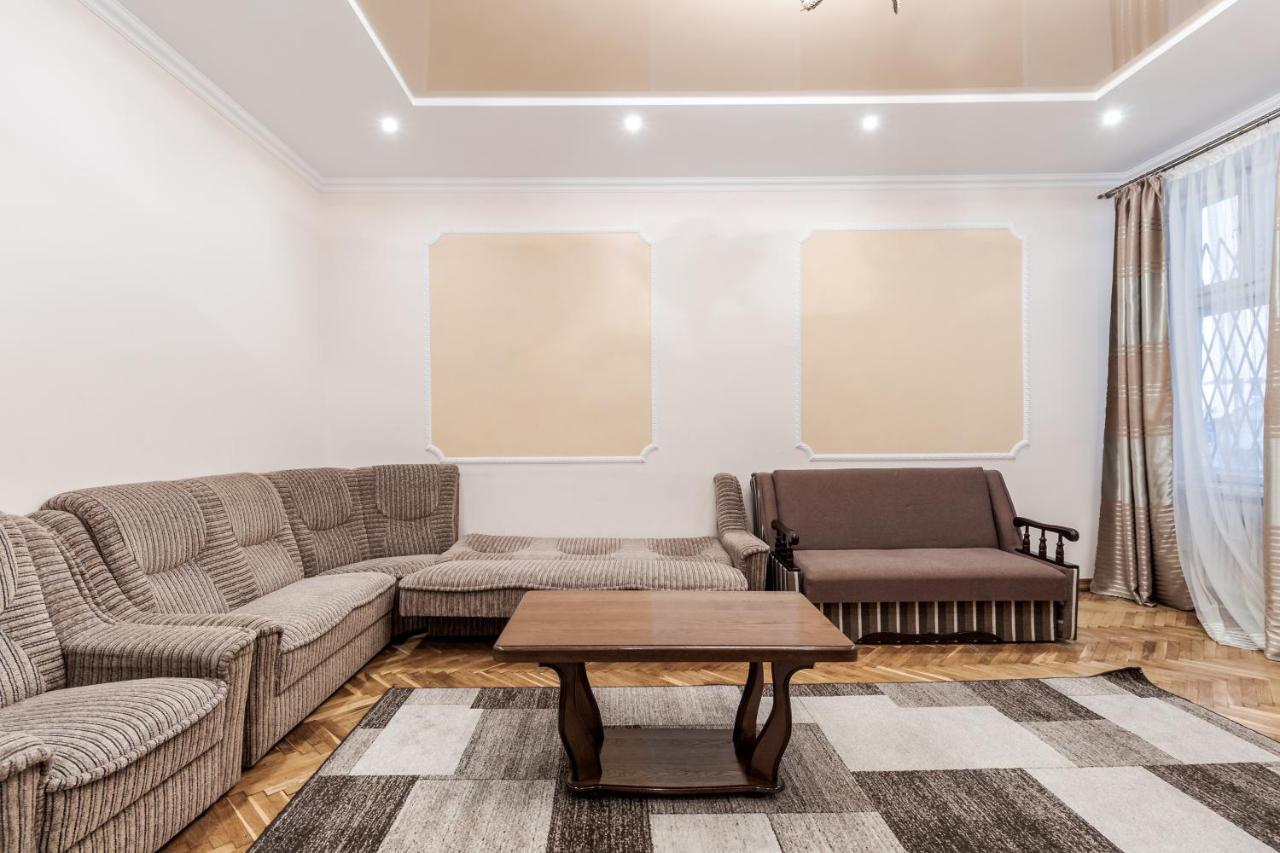 Akademika Hnatyuka Apartment Lviv Buitenkant foto