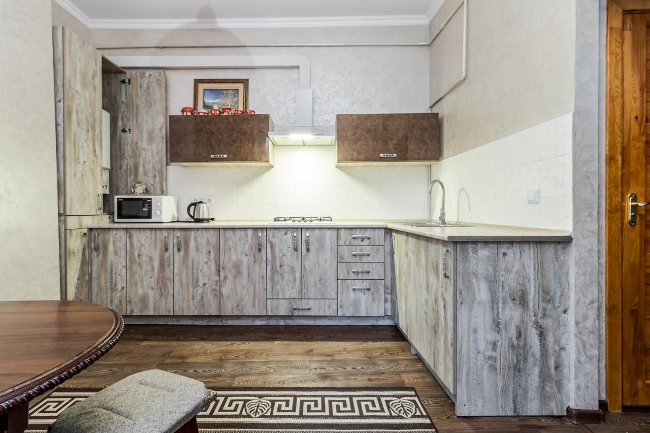 Akademika Hnatyuka Apartment Lviv Buitenkant foto
