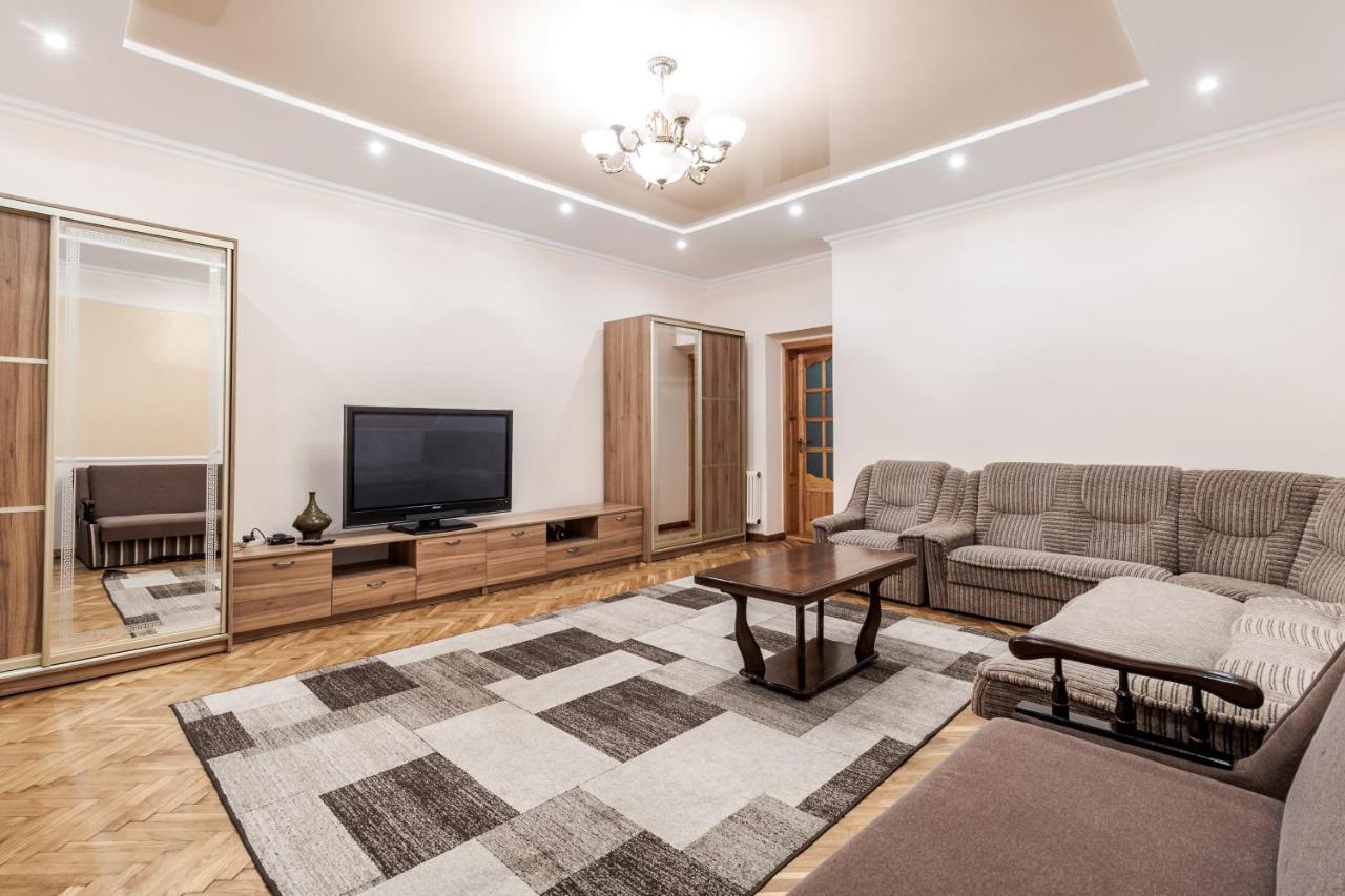 Akademika Hnatyuka Apartment Lviv Buitenkant foto