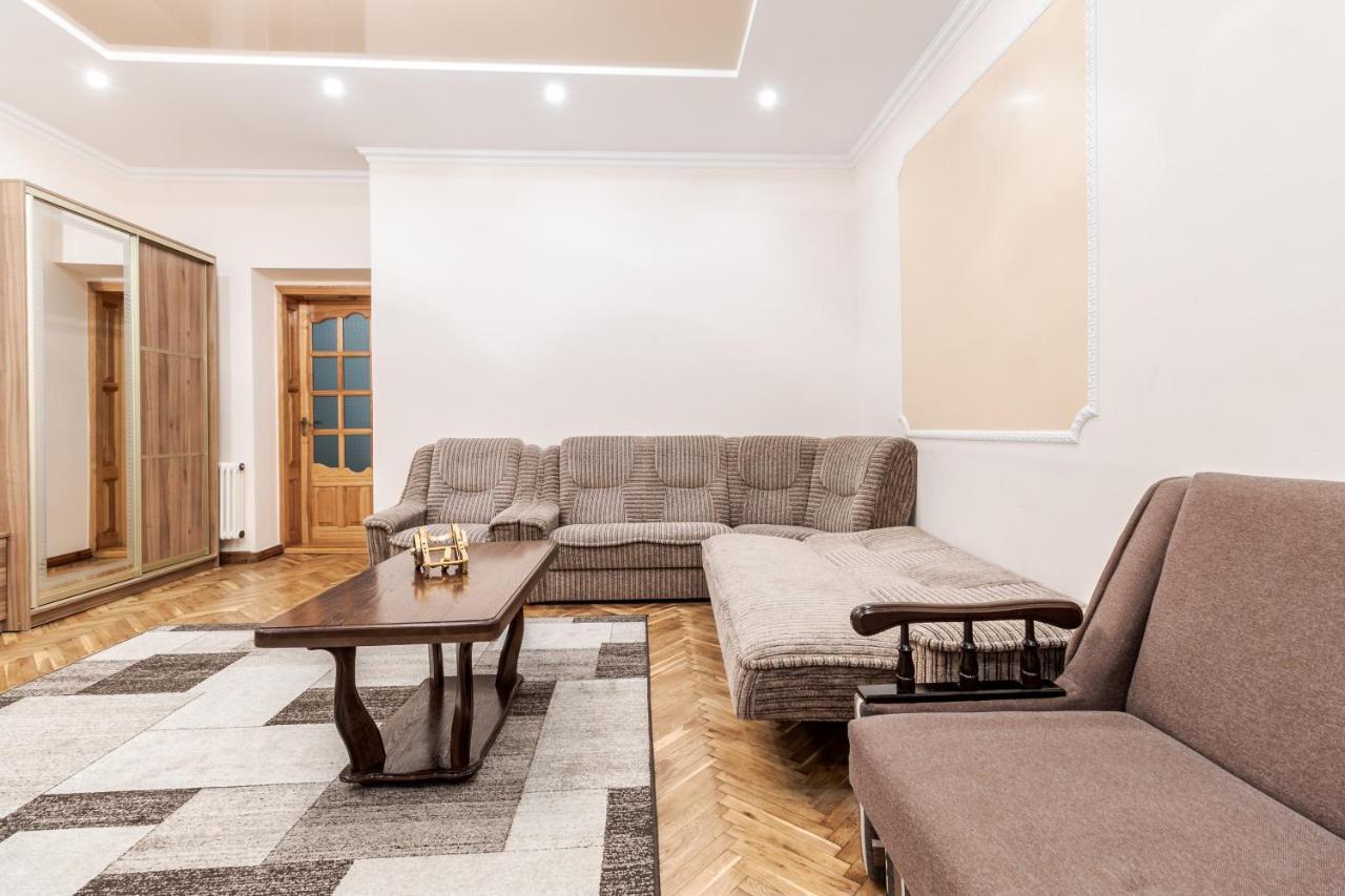 Akademika Hnatyuka Apartment Lviv Buitenkant foto