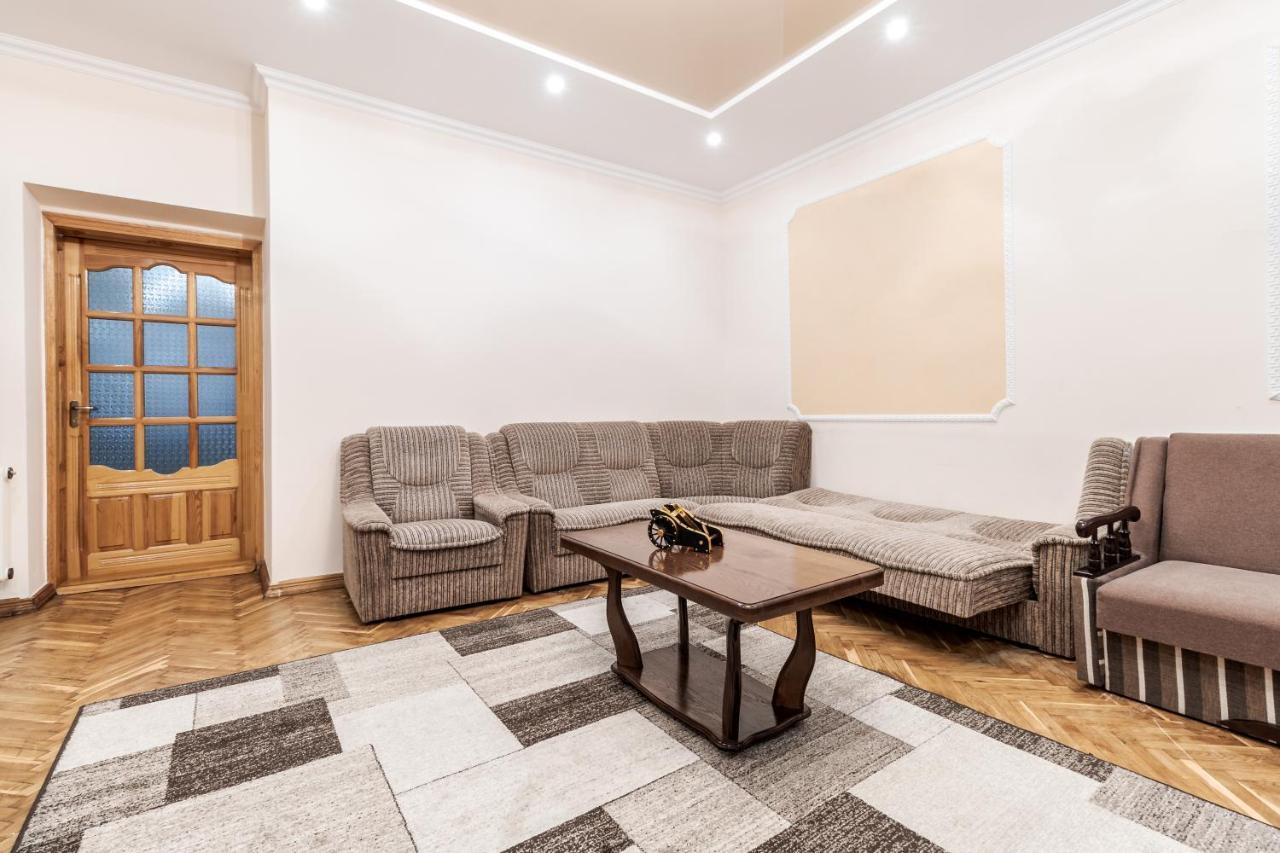 Akademika Hnatyuka Apartment Lviv Buitenkant foto